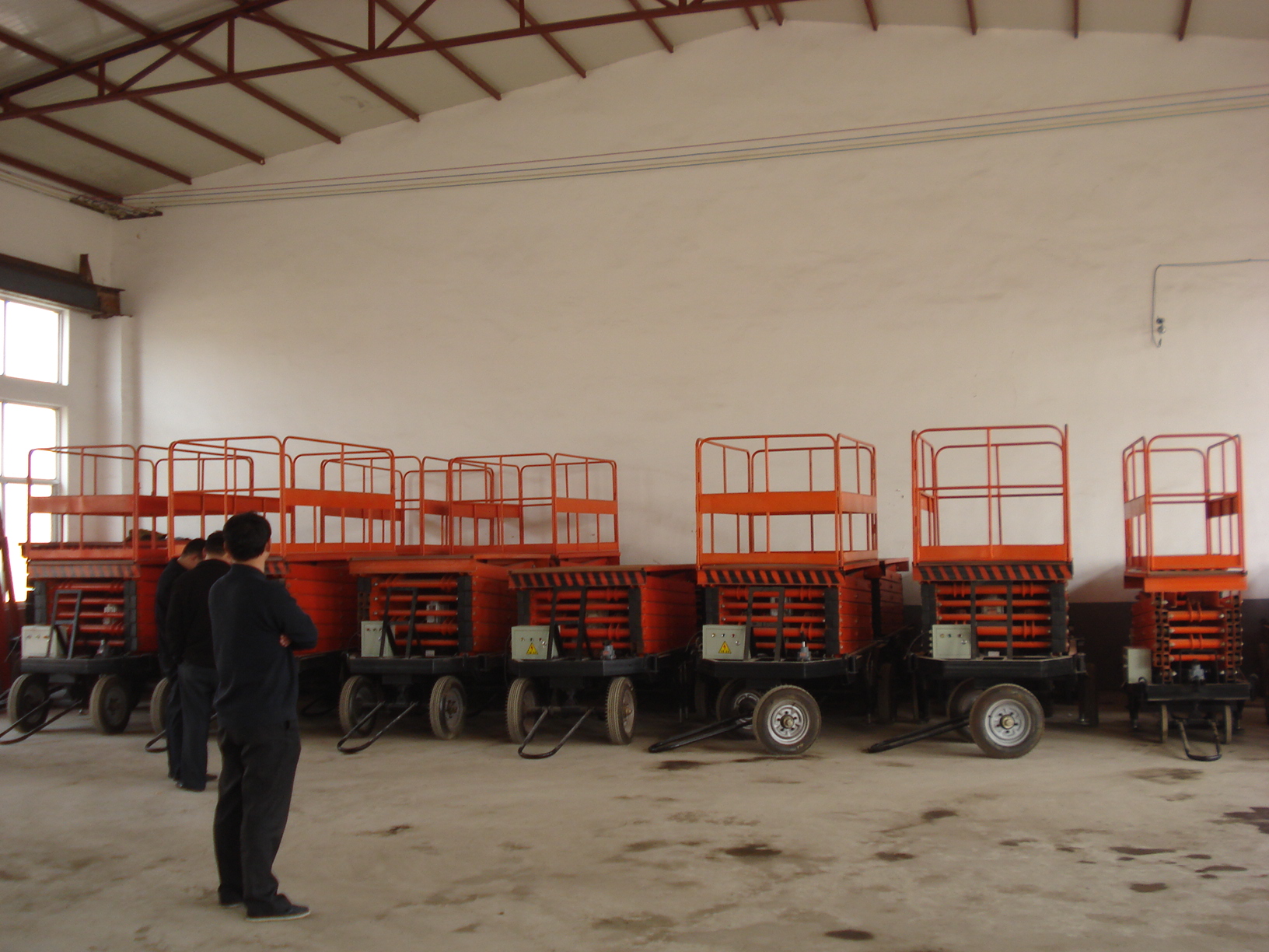 Mobile scissor lift